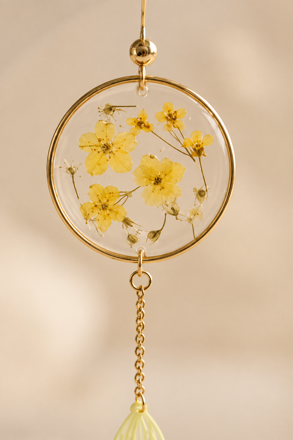 Boucles d’oreilles botaniques Éclats Solaires, vue de près