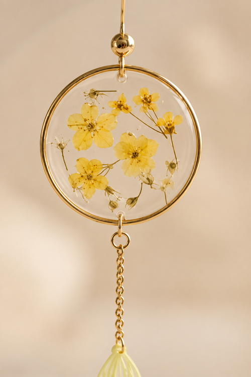 Boucles d’oreilles botaniques Éclats Solaires, vue de près